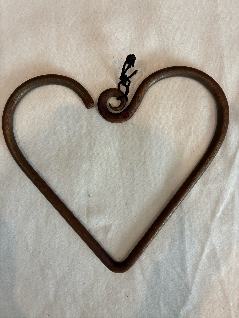 Iron Rustic Metal Heart Hanging Yard Art or Wall Decor Heavy and Rusty Unbranded